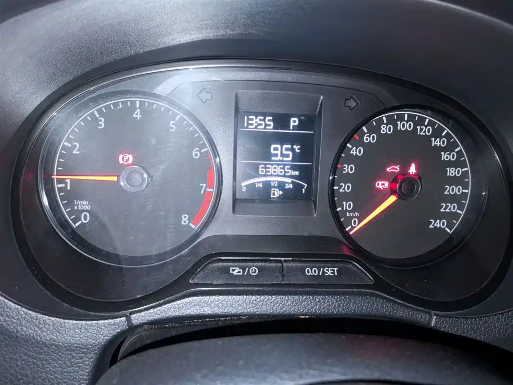 Volkswagen Polo 2016 1.4L Automatic Trend фото 5