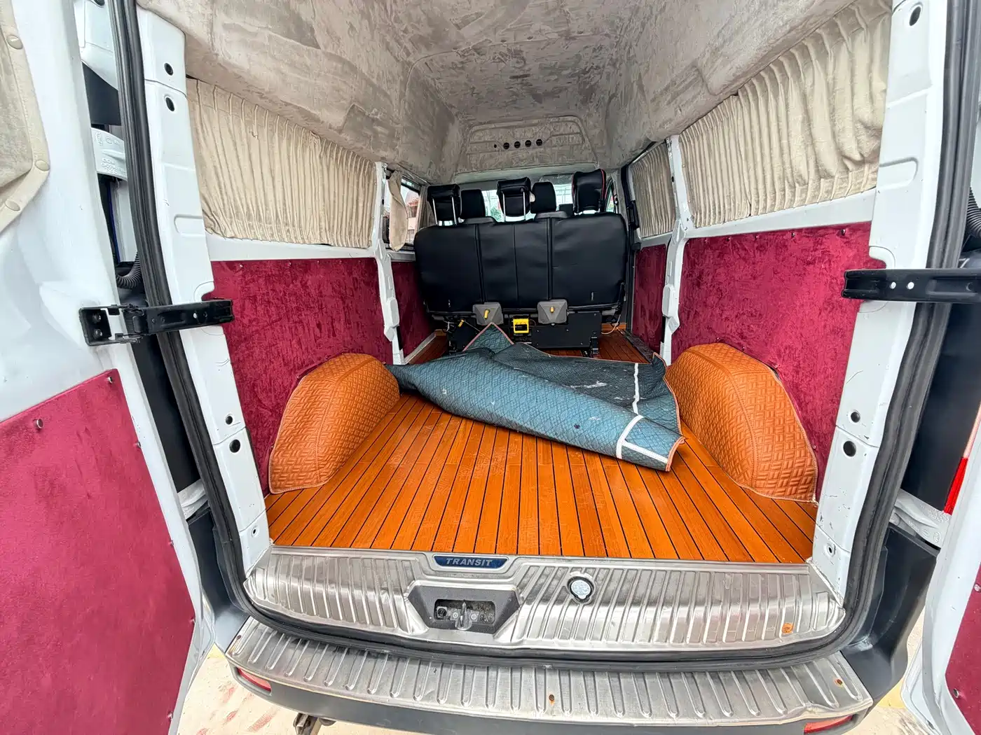 Ford Transit 2018 2019 2.0T Diesel Multi-Purpose Commercial Vehicle Medium Wheelbase Medium Roof 6-Seater China VI