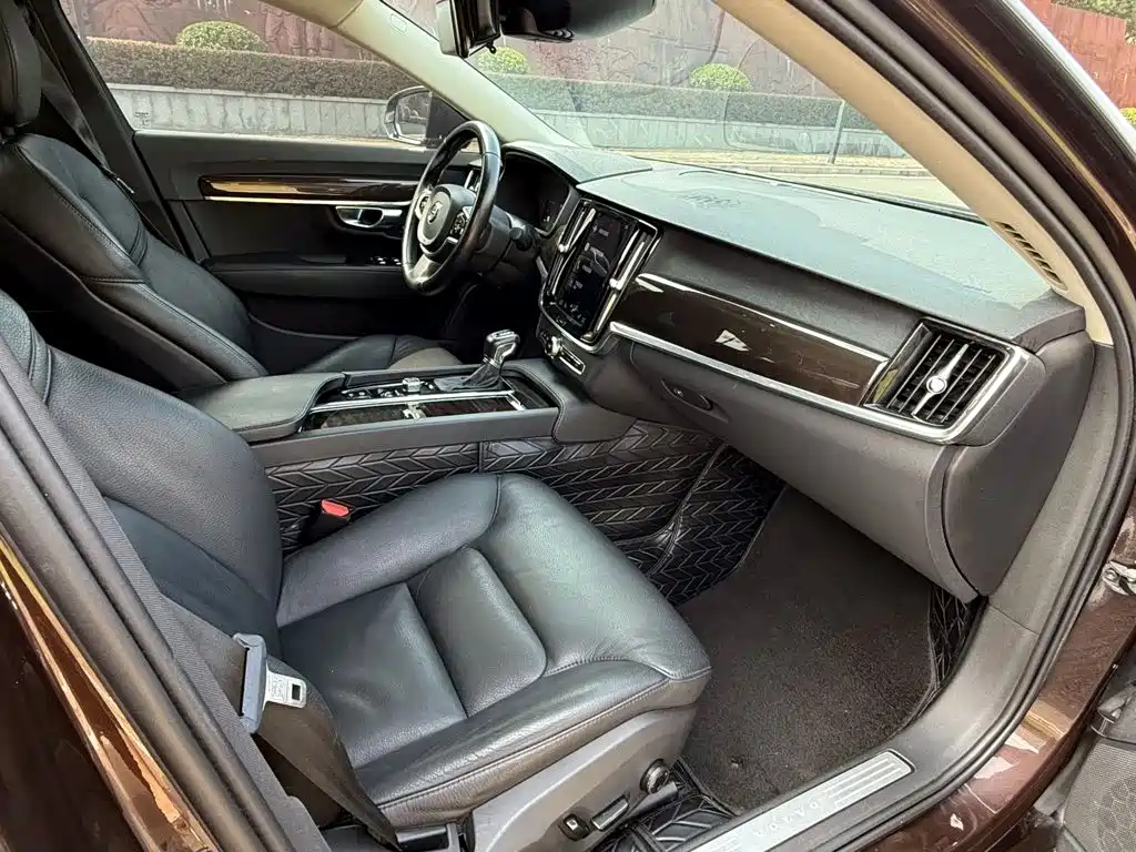 Фото 12 - Volvo S90