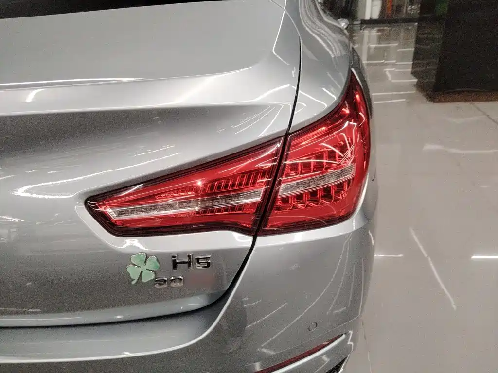 Hongqi H5 2018 2018 30TD Smart Connected Royal Edition