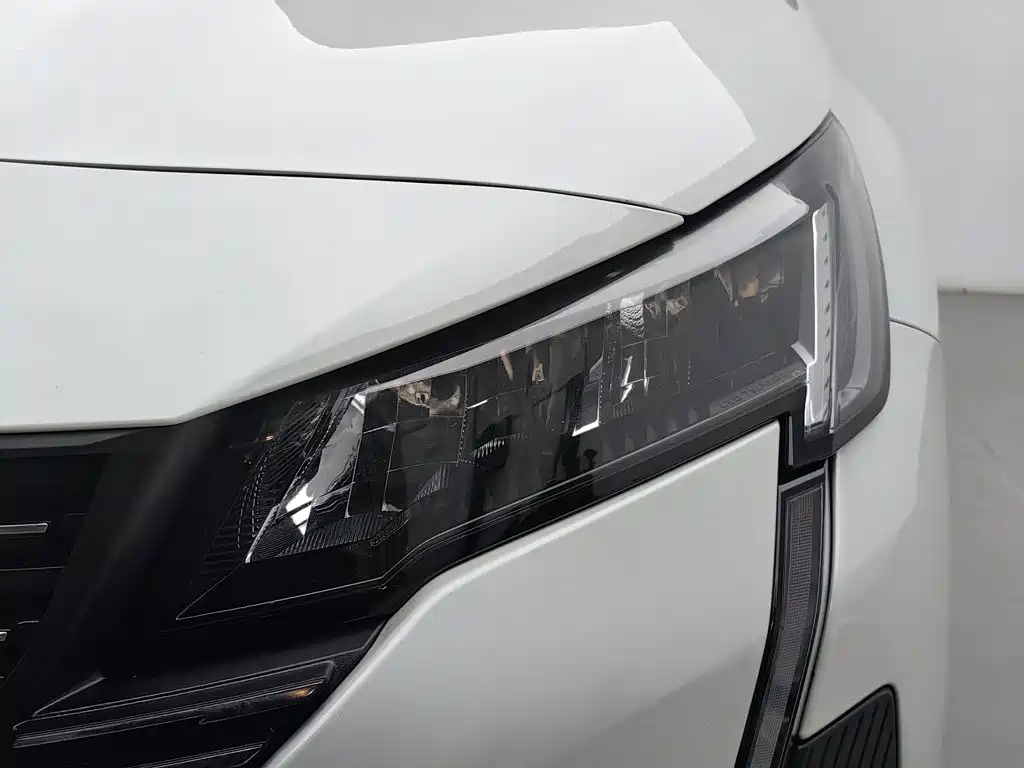 Peugeot 408 2024 2022 1.6T Progressive Edition