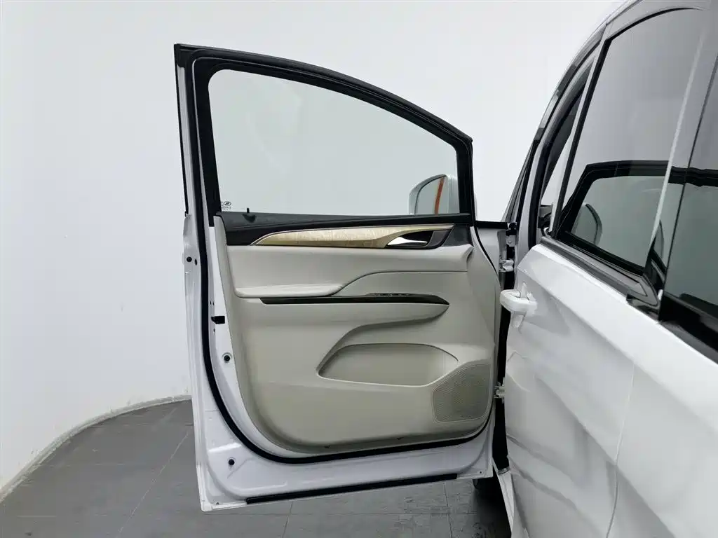 Buick GL8 2018 ES 28T Comfort Type China VI фото 8