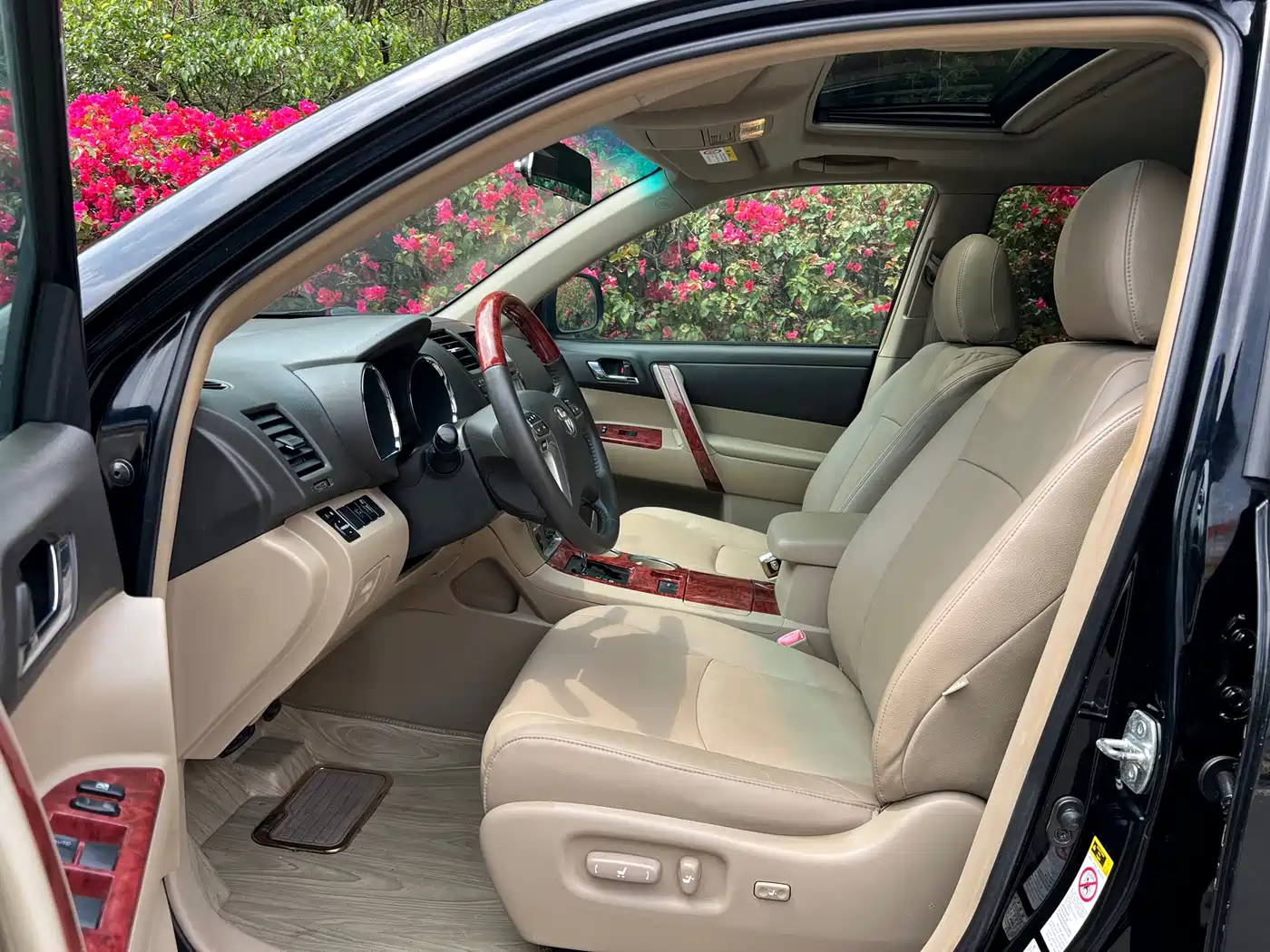 Toyota Highlander 2012 2.7L 2WD 7-Seater Luxury Edition фото 4