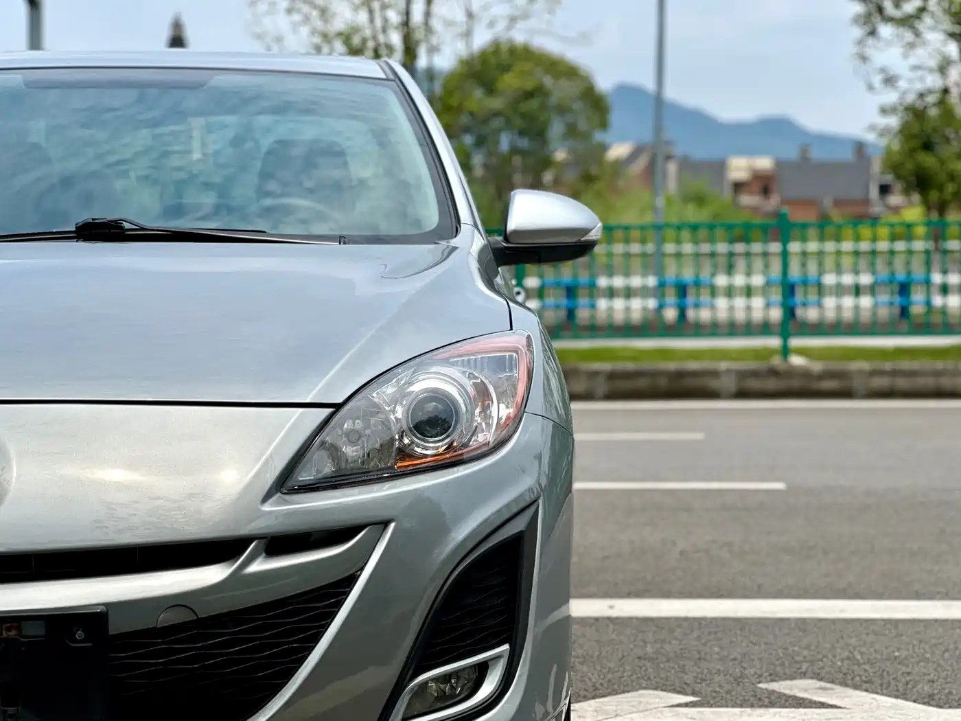 Mazda Mazda3 Axela 2013 2011 Sedan 2.0L Automatic Luxury