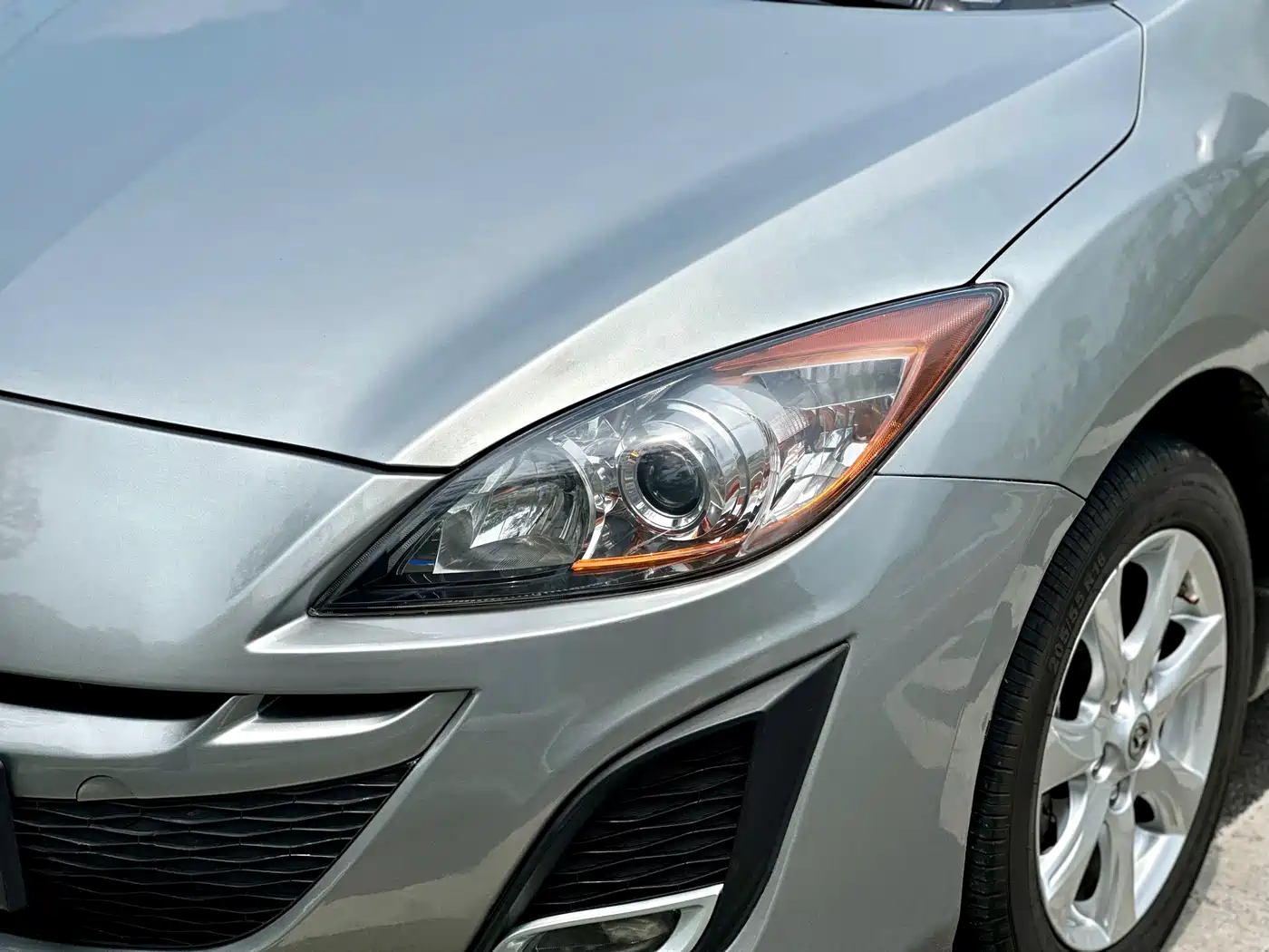 Mazda Mazda3 Axela 2013 2011 Sedan 2.0L Automatic Luxury