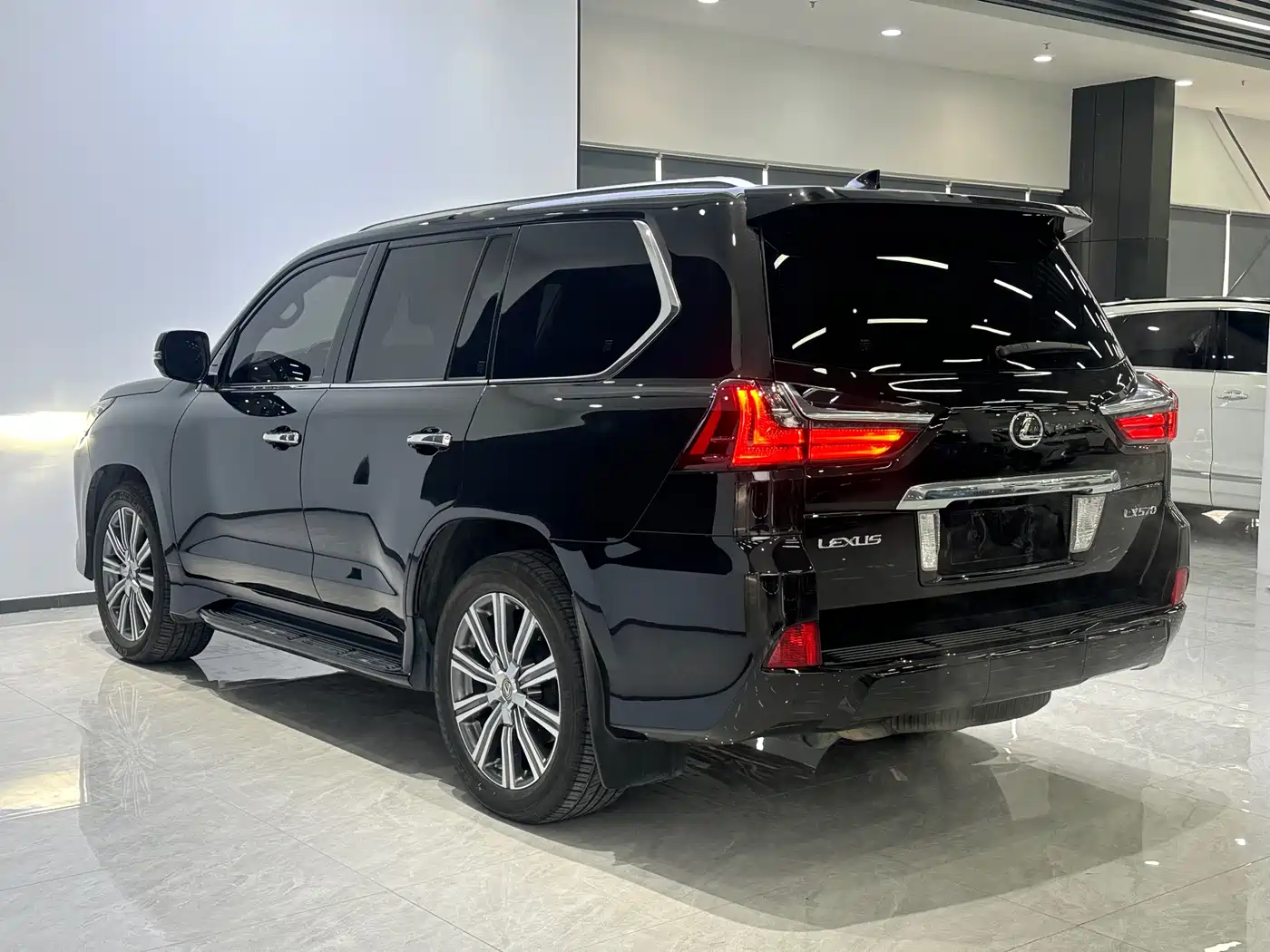 Lexus LX 2016 570 Luxury Premium Edition фото 4