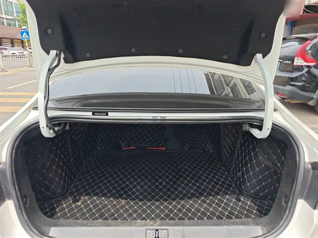Peugeot 308 2019 1.6L Automatic Luxury Version China V фото 19