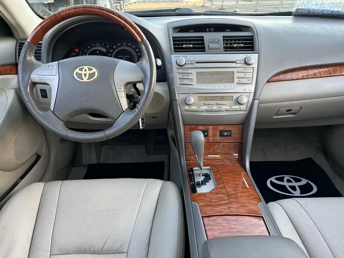 Photo 4 - Toyota Camry