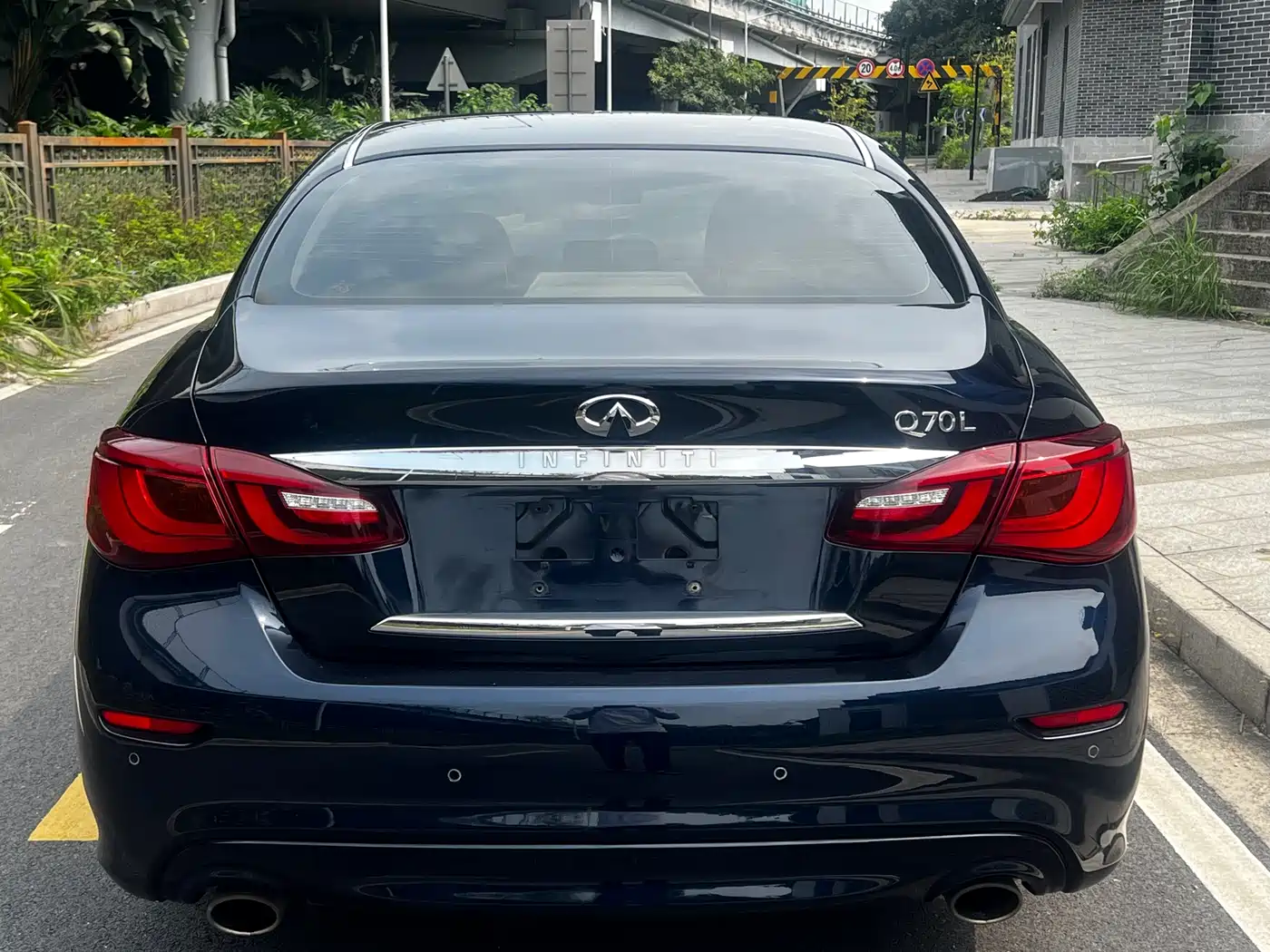 Infiniti Q70 2015 Q70L 2.5L Enjoyment Edition фото 16