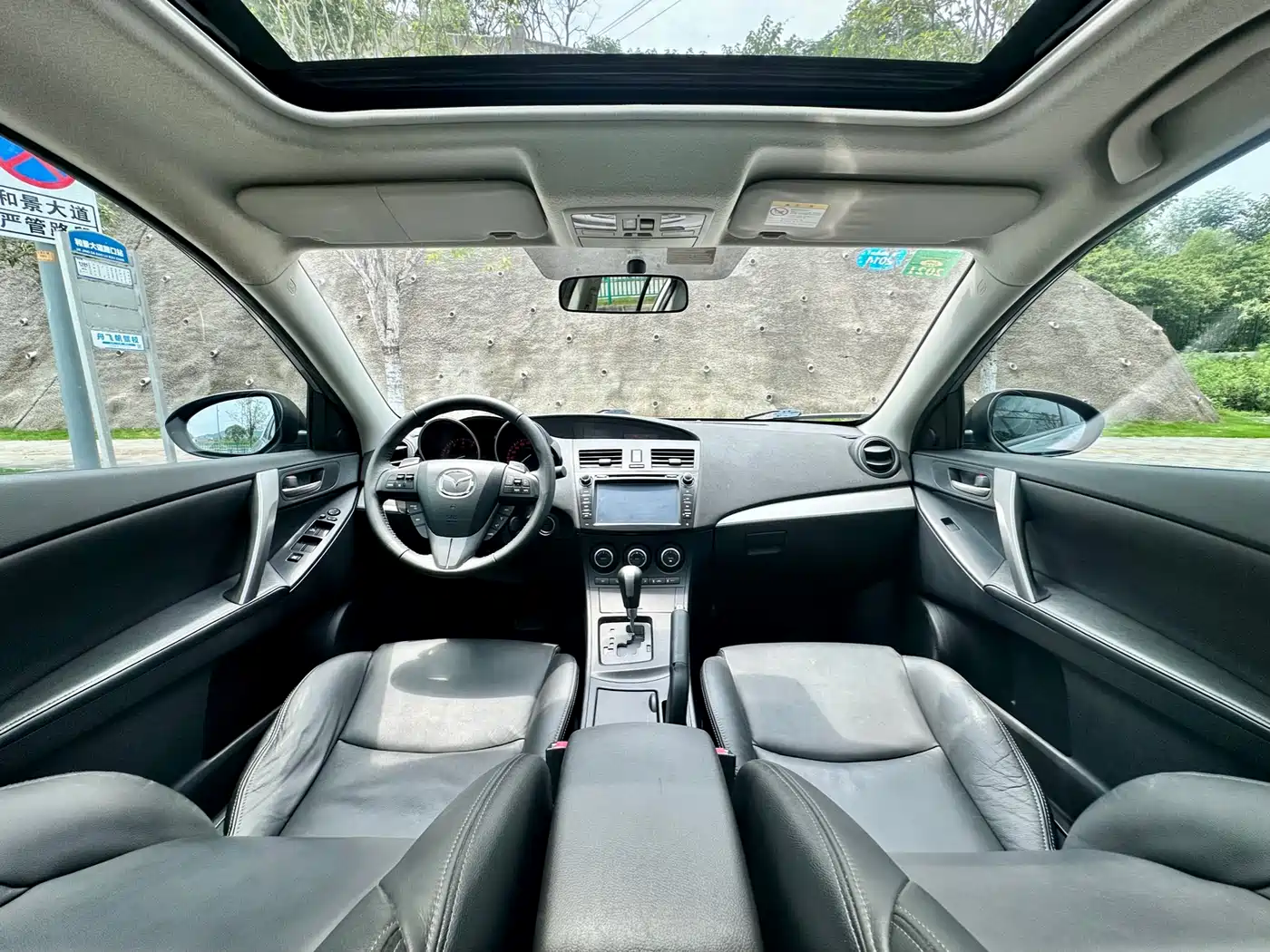 Mazda Mazda3 Axela 2013 2011 Sedan 2.0L Automatic Luxury