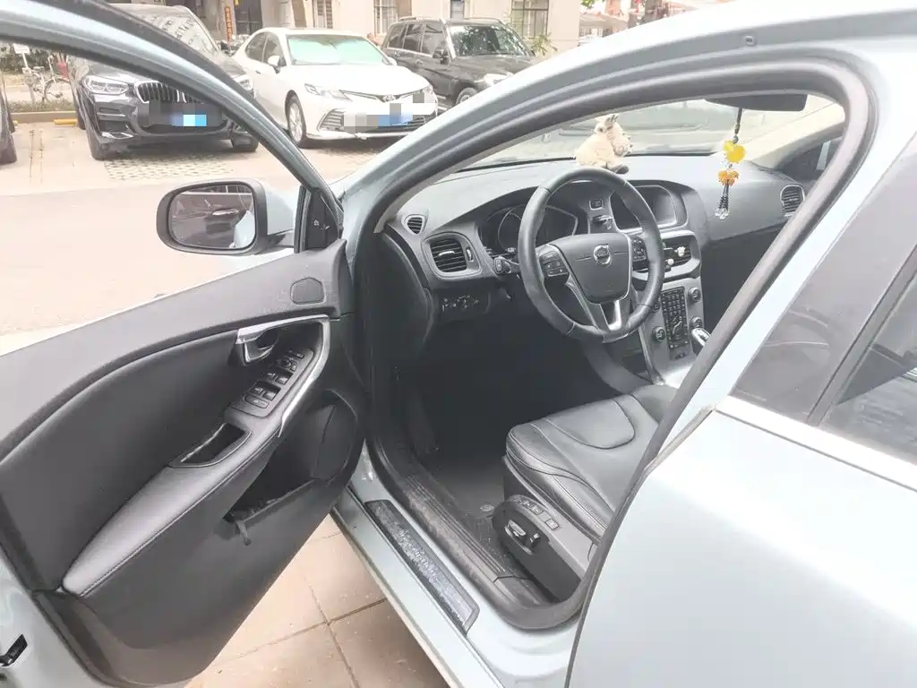 Photo 12 - Volvo V40
