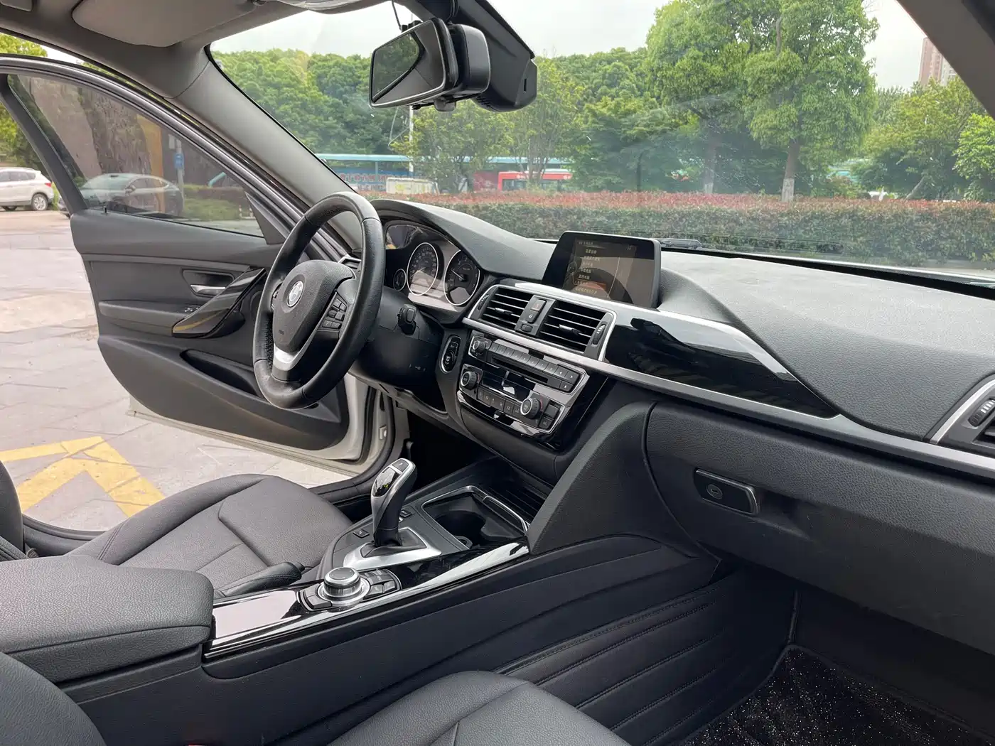 BMW 3 Series 2017 320Li M Sport фото 5