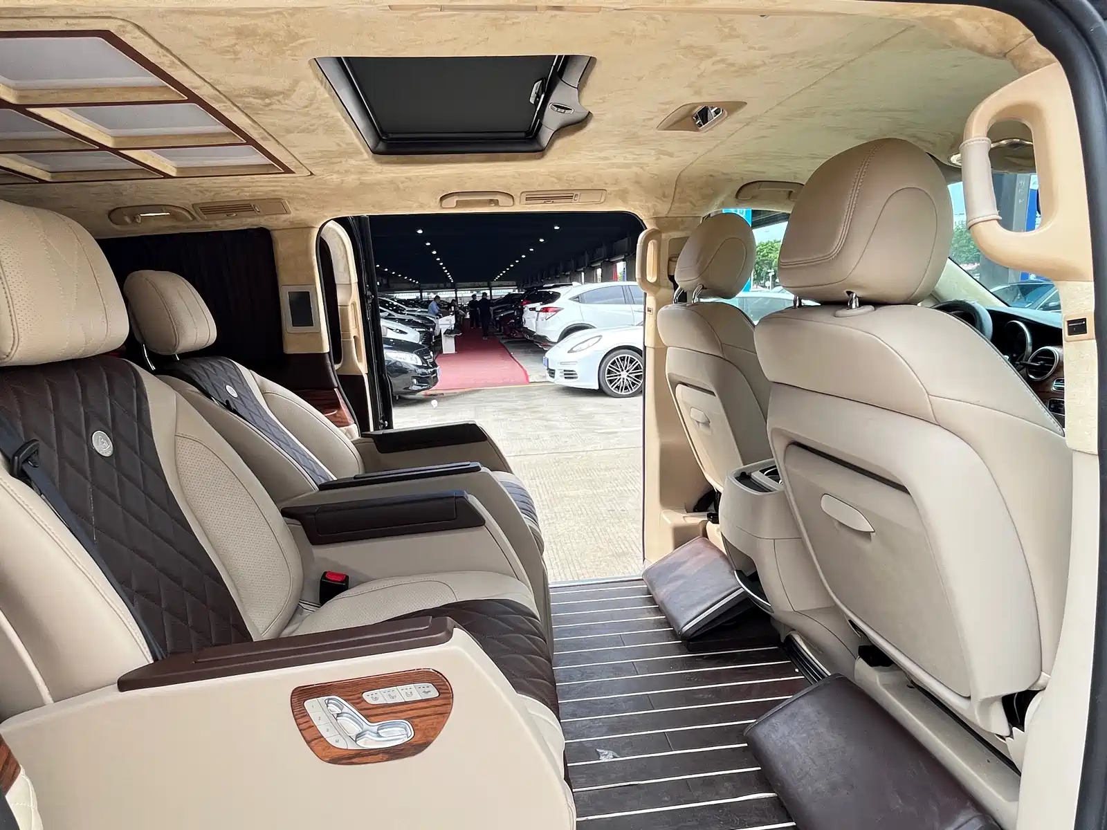 Фото 13 - Mercedes-Benz V-Class