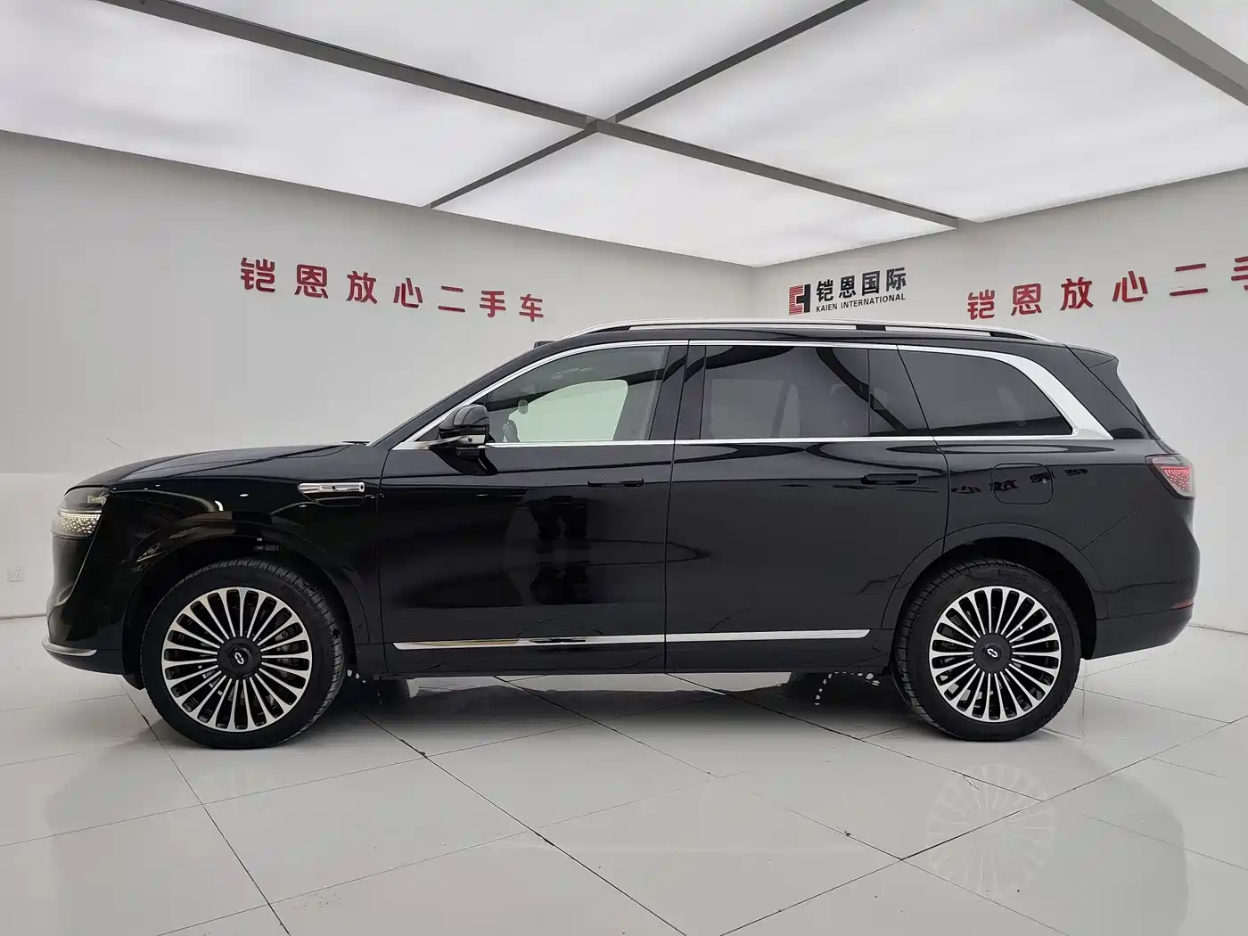 AITO Wenjie AITO M9 2024 Extended Range Max 42kWh 5-seater фото 7