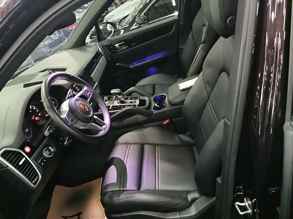PORSCHE CAYENNE
