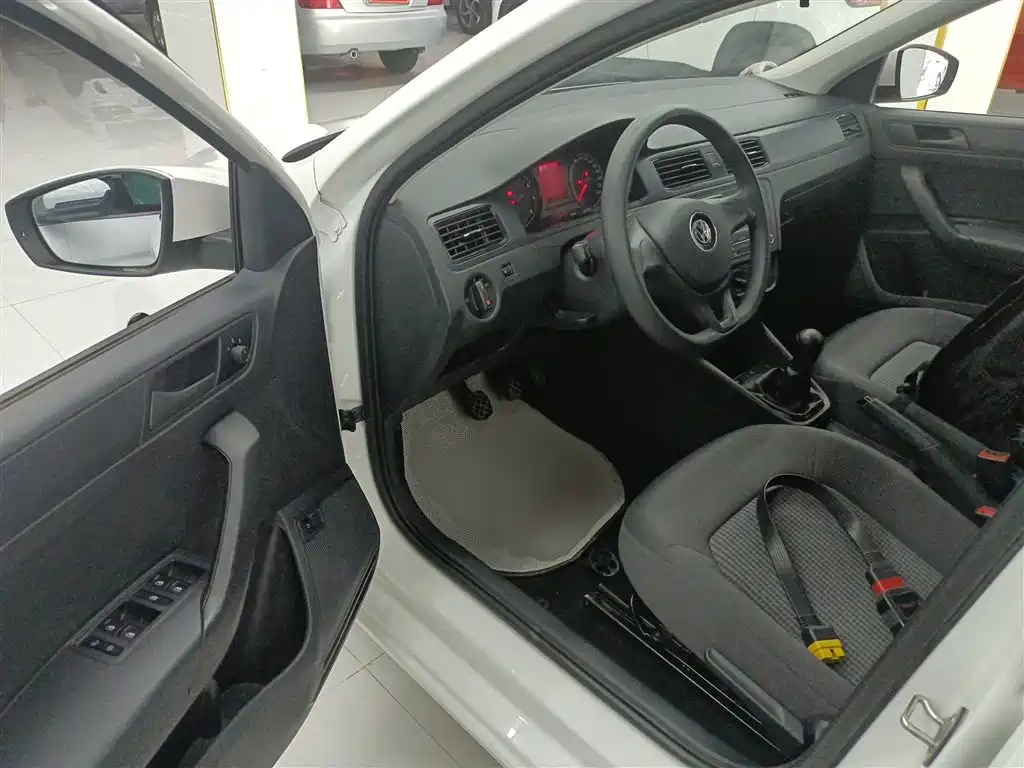 VOLKSWAGEN SANTANA