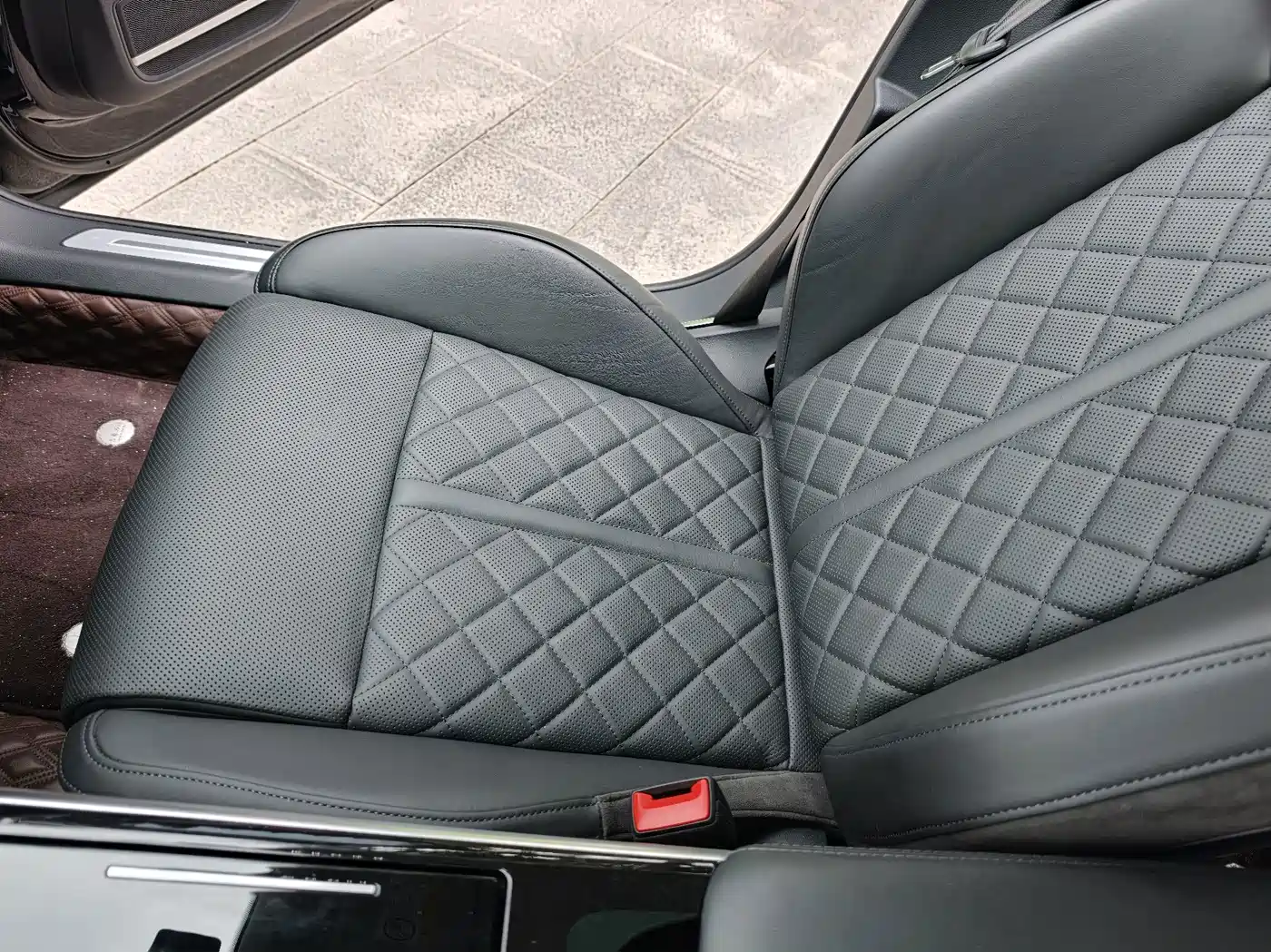 Photo 22 - Audi A8