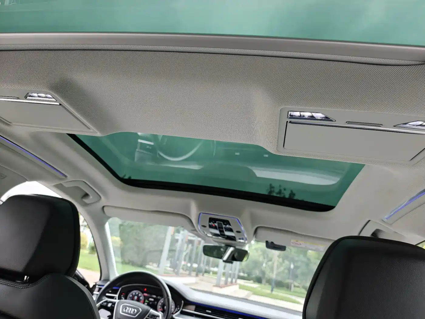 Photo 14 - Audi A8