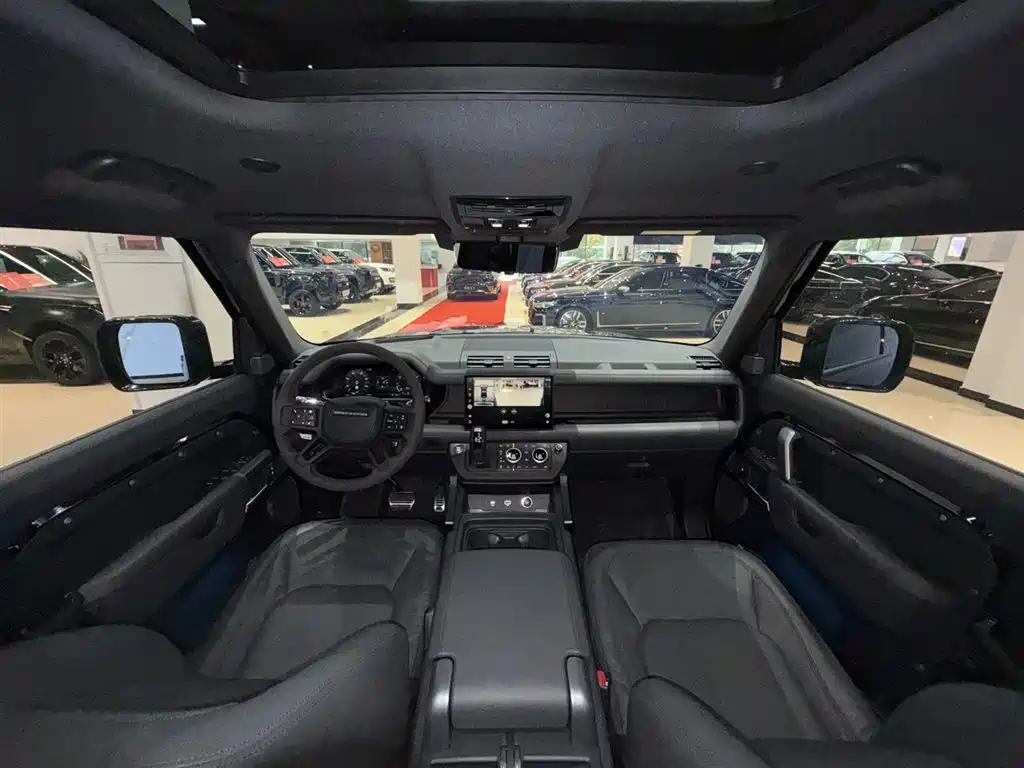 Land Rover Defender 2024 110 5.0T V8 фото 23