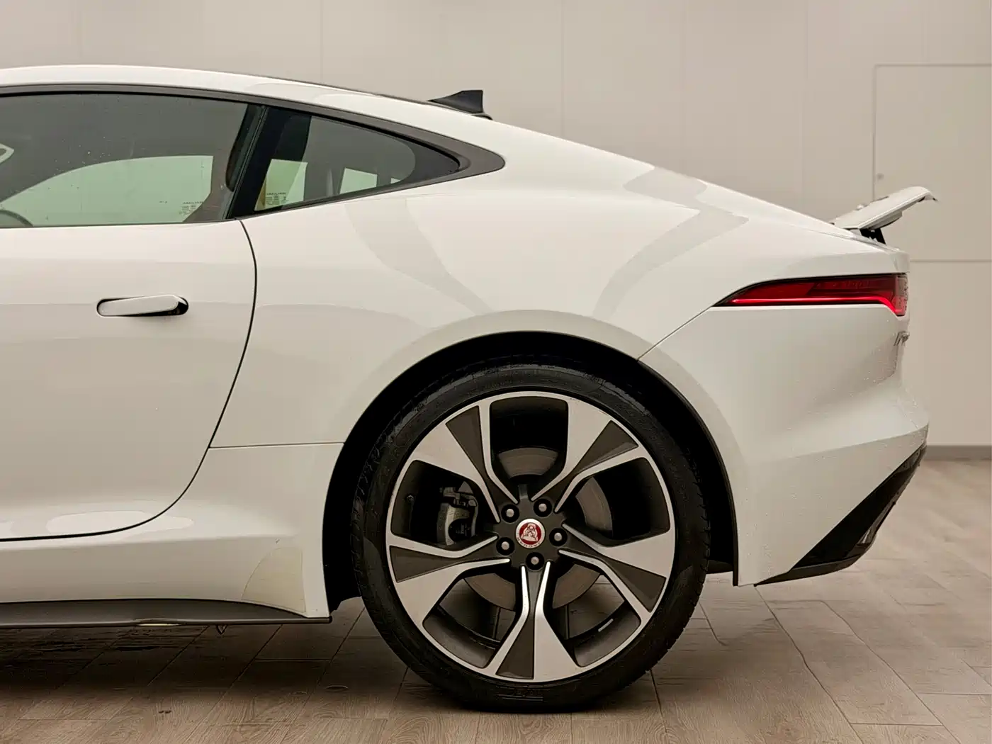 Jaguar F-TYPE 2022 P300 Hardtop R-DYNAMIC BLACK фото 11