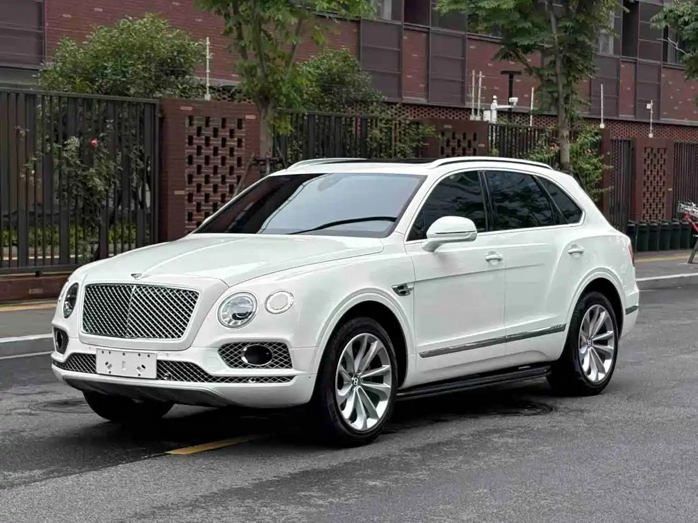 Bentley Bentayga 2018 — пригон из Китая