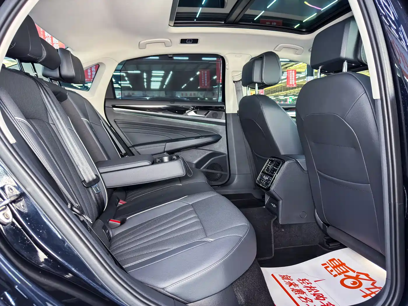 Volkswagen Passat 2024 380TSI Starlight Dragon Glory Edition фото 14