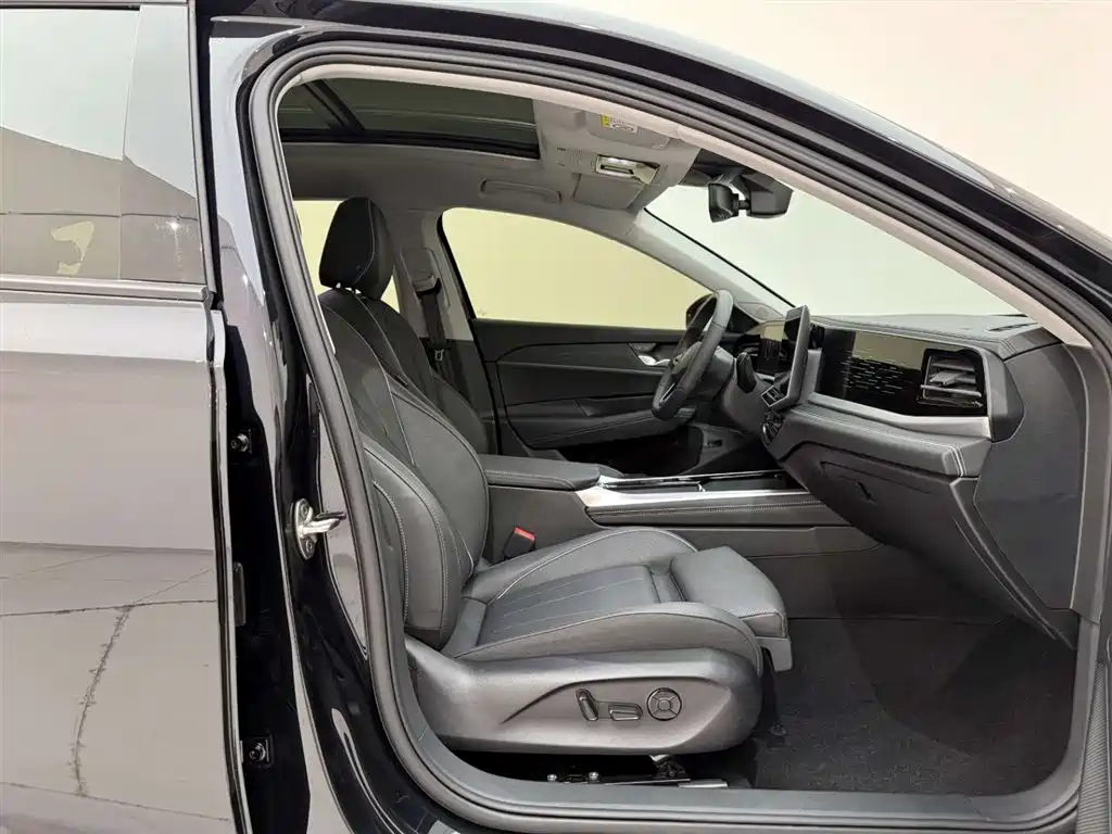 Volkswagen Passat 2025 Pro 380TSI Starlight Dragon Glory Edition фото 19