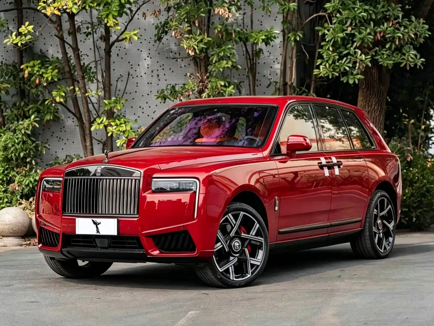 Rolls-Royce Cullinan, 2020 год