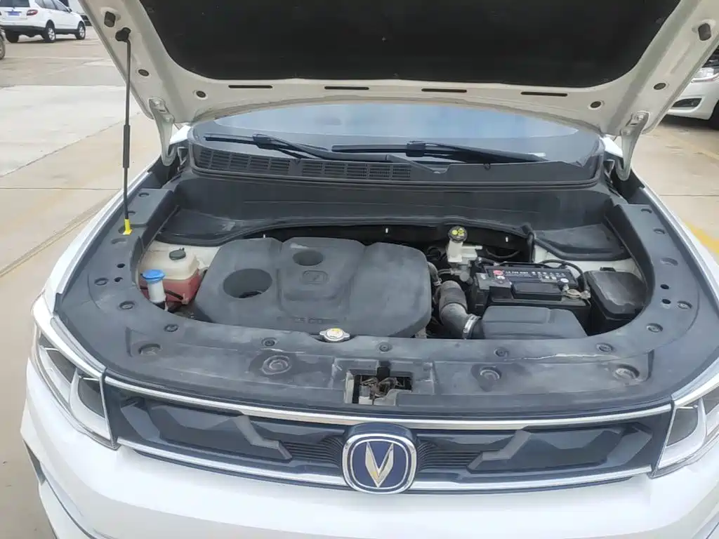 Changan CS35 PLUS 2018 2018 1.6L Manual Cool Connect China V