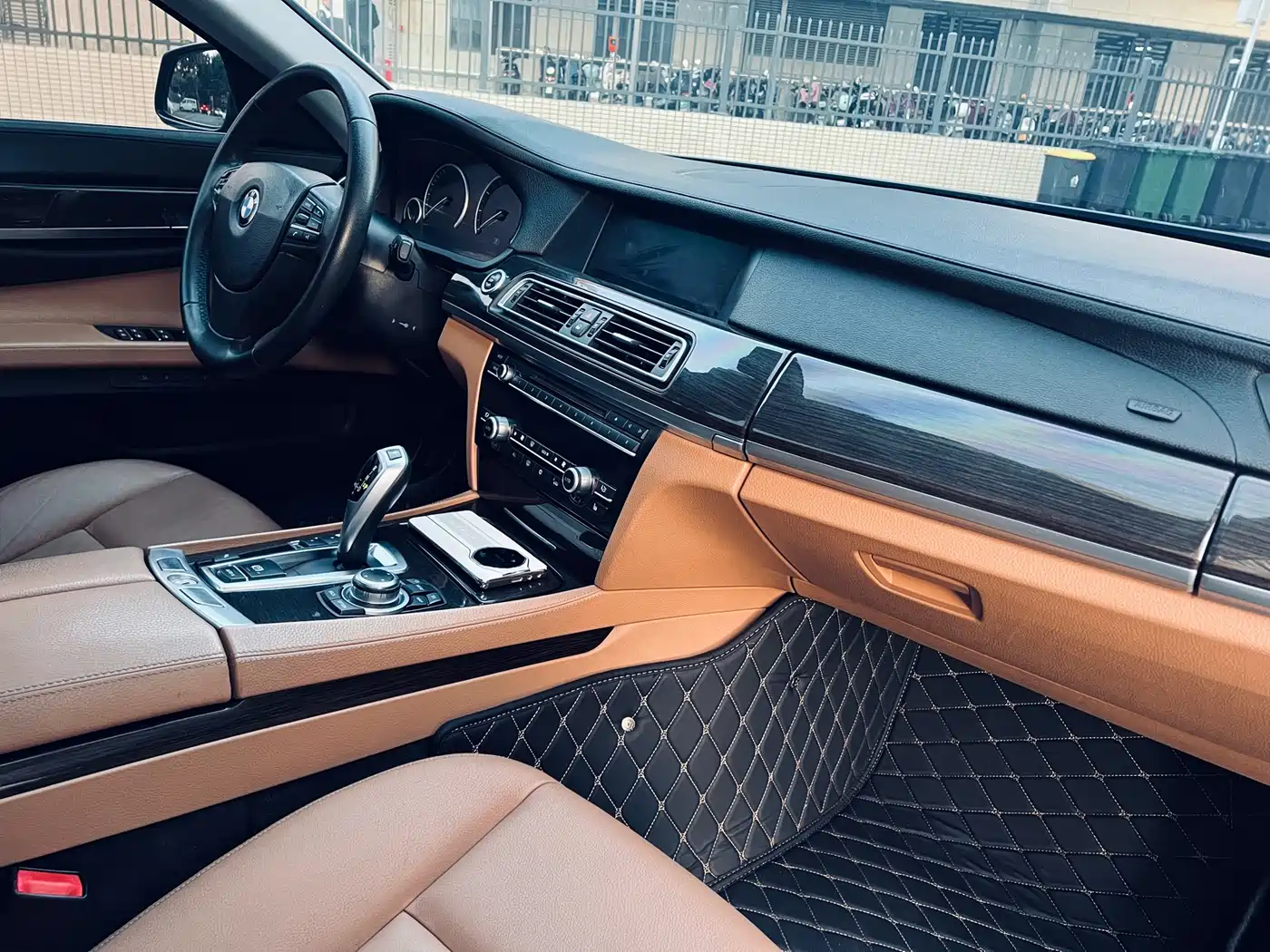 BMW 7 Series 2009 Model 740Li Leading Edition фото 12