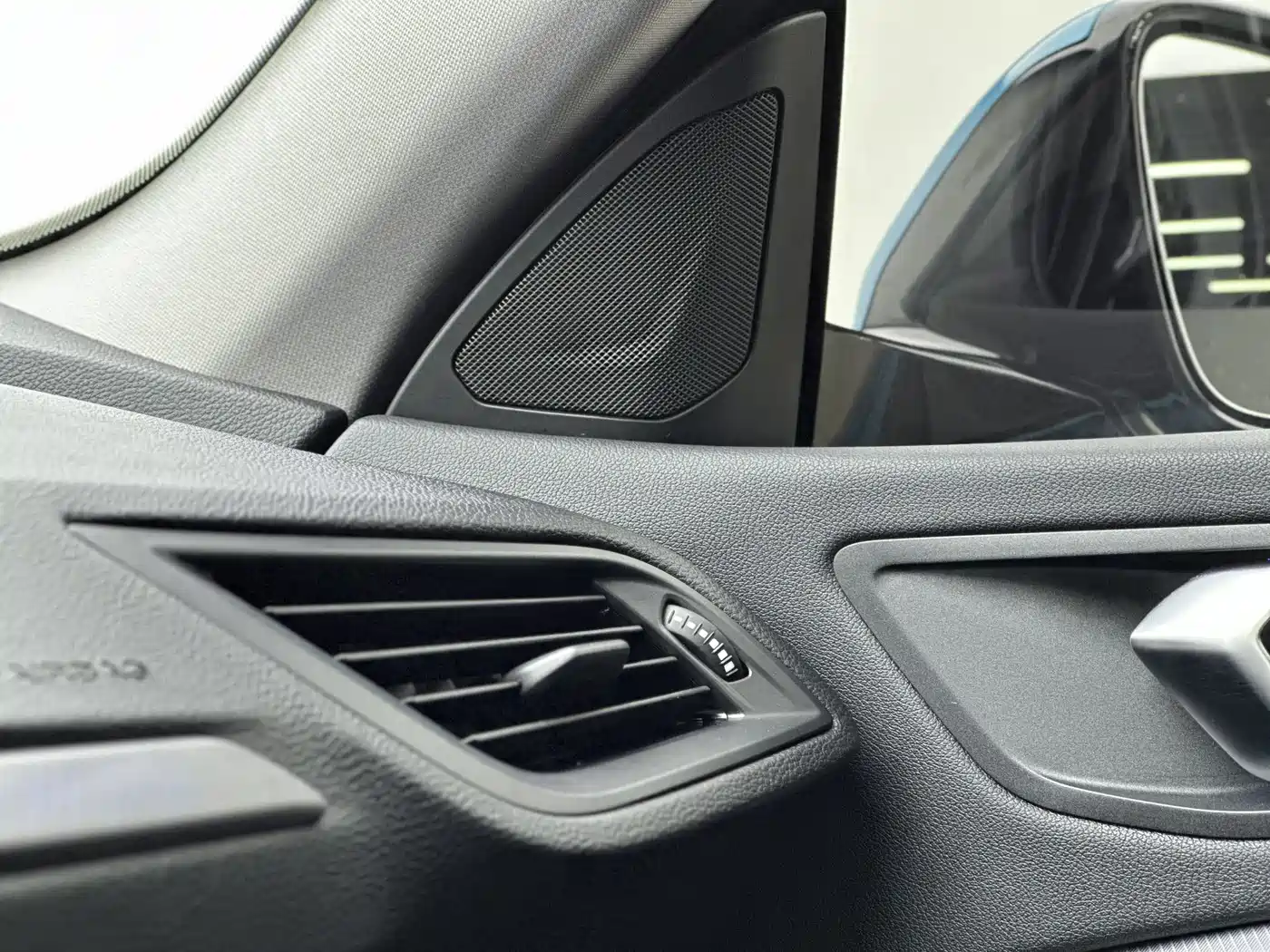 BMW 2 Series (Import) 2023 Facelift 225i 4-Door Coupe M Sport Shadowline Package фото 5