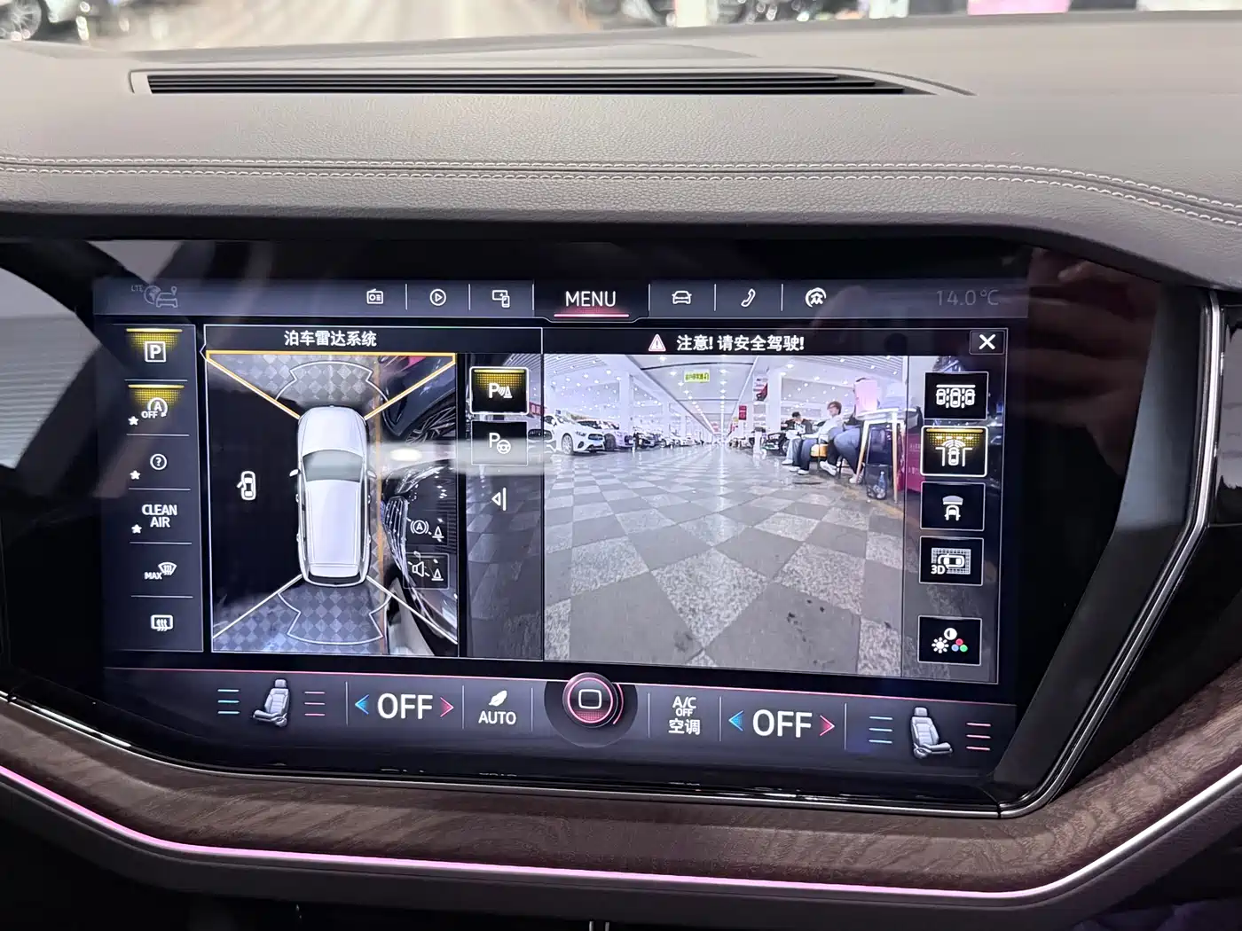 Volkswagen Touareg 2023 3.0TSI R-Line Classic Sports Package фото 17