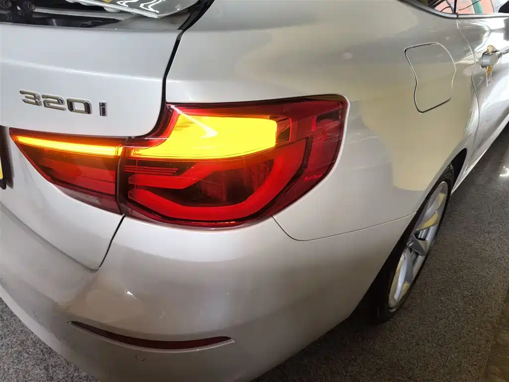 BMW 3 Series GT 2018 320i Fashion фото 8
