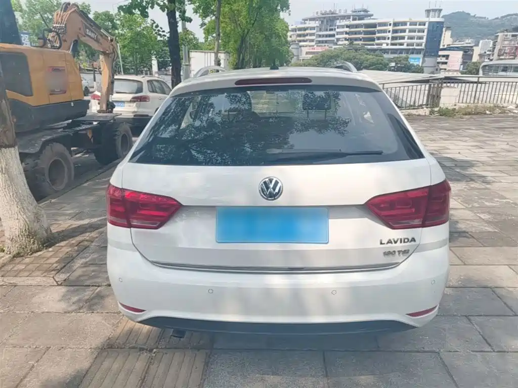 Volkswagen Lavida Tour 2017 180TSI DSG Comfort Edition фото 6
