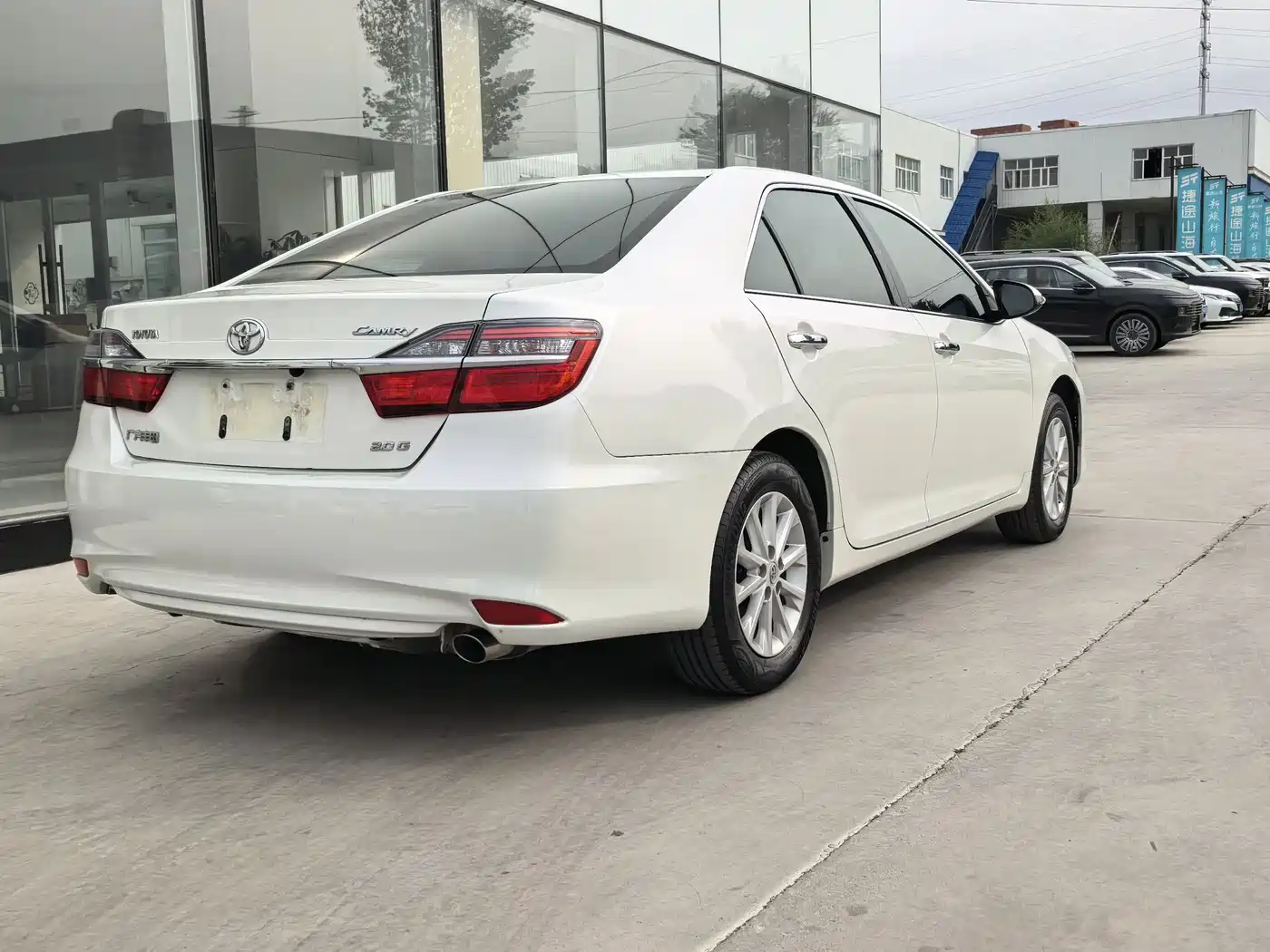 Toyota Camry 2016 2.0G 10th Anniversary Leading Edition фото 8