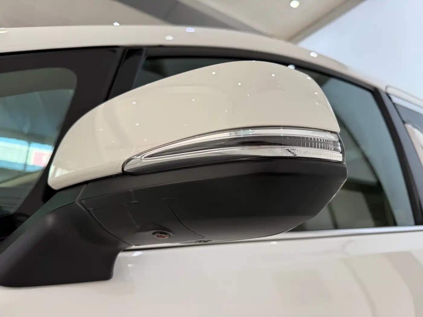 Toyota Vellfire 2020 Twin Engine 2.5L HV Premium Edition фото 4