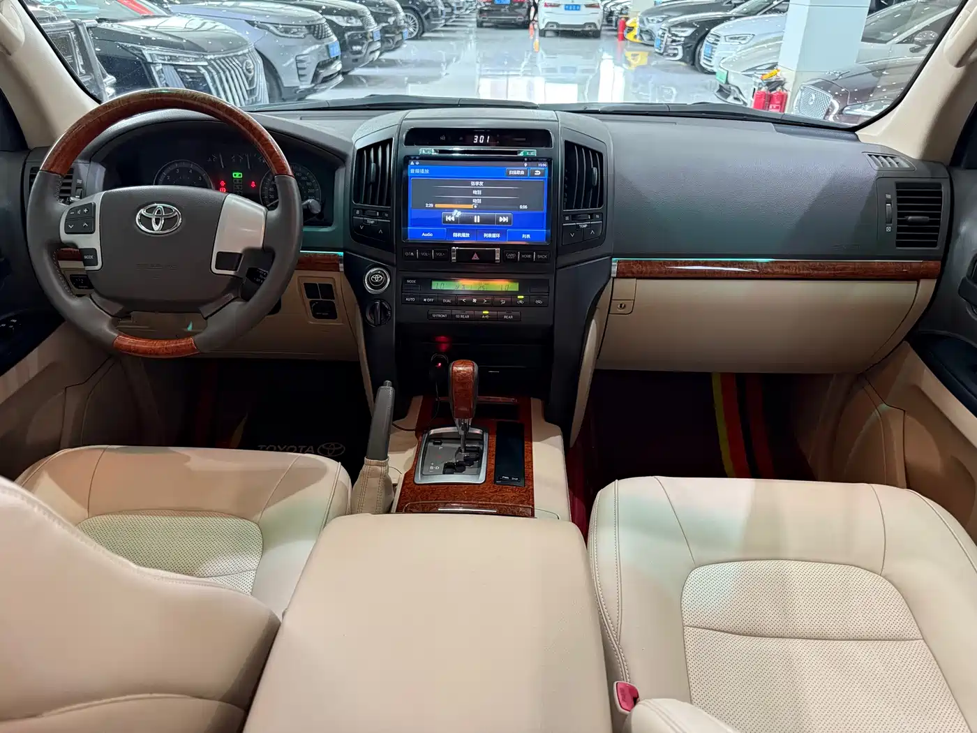Toyota Land Cruiser (Import) 2015 4.0L V6 Middle East Limited Edition фото 11