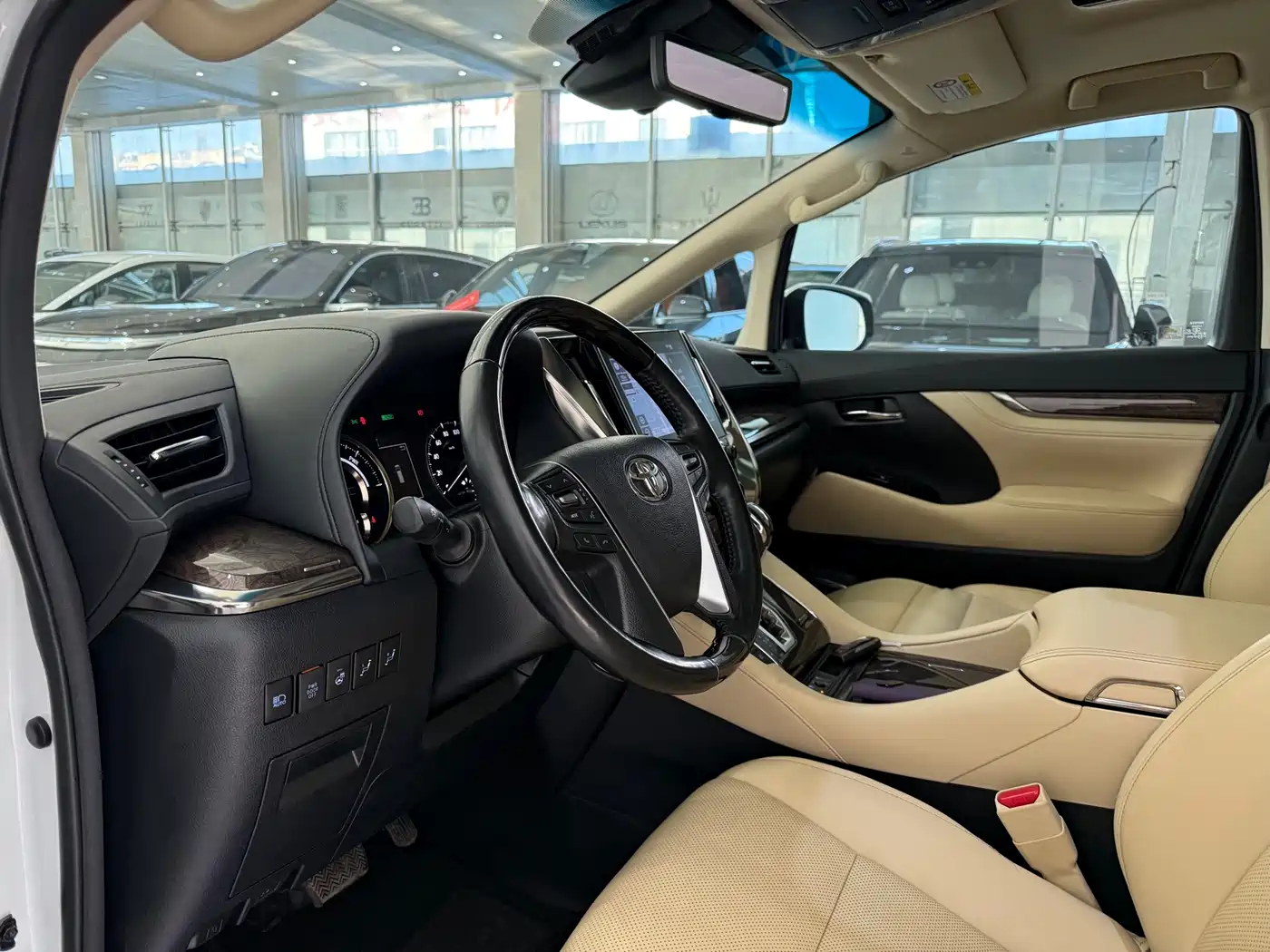 Toyota Vellfire 2020 Twin Engine 2.5L HV Premium Edition фото 6