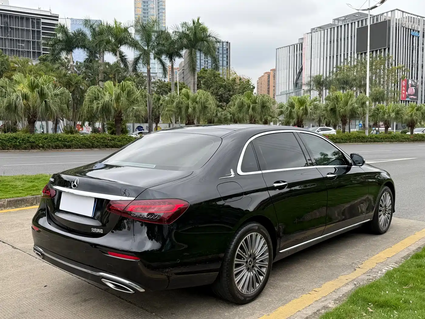 MERCEDES-BENZ E CLASS