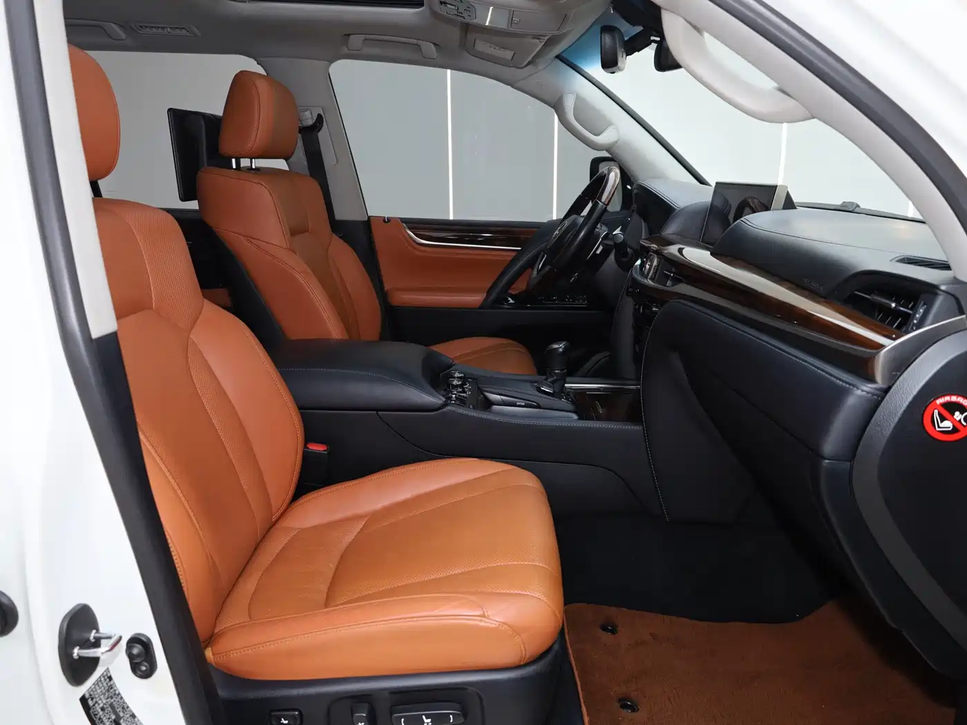 Lexus LX 2016 570 Dynamic Luxury Edition фото 30