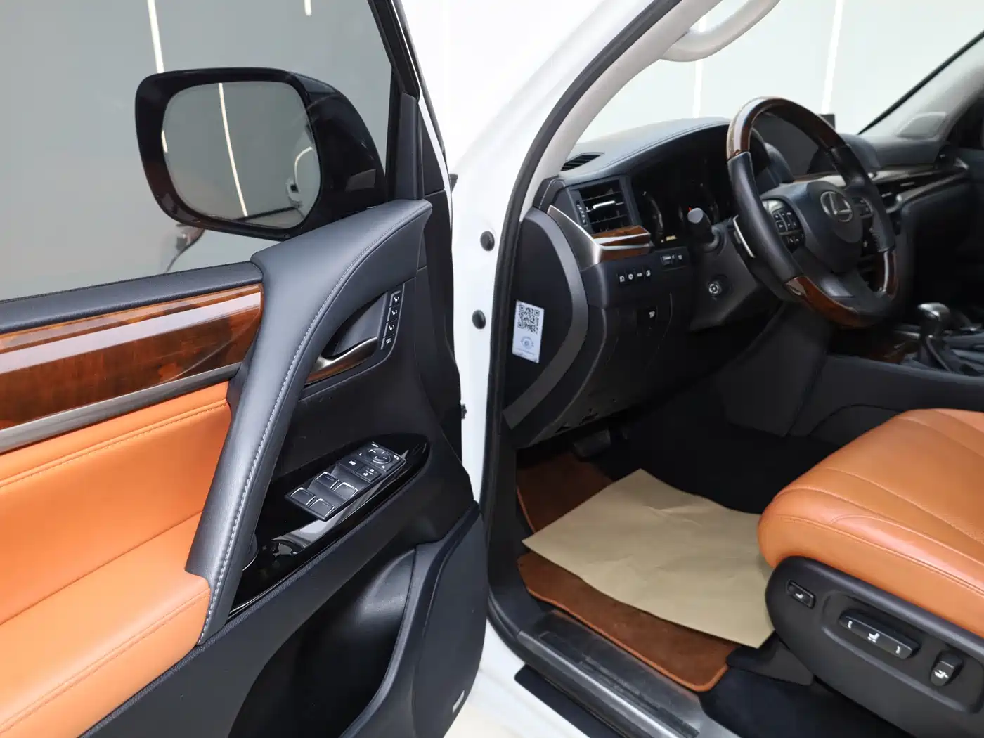 Lexus LX 2016 570 Dynamic Luxury Edition фото 24