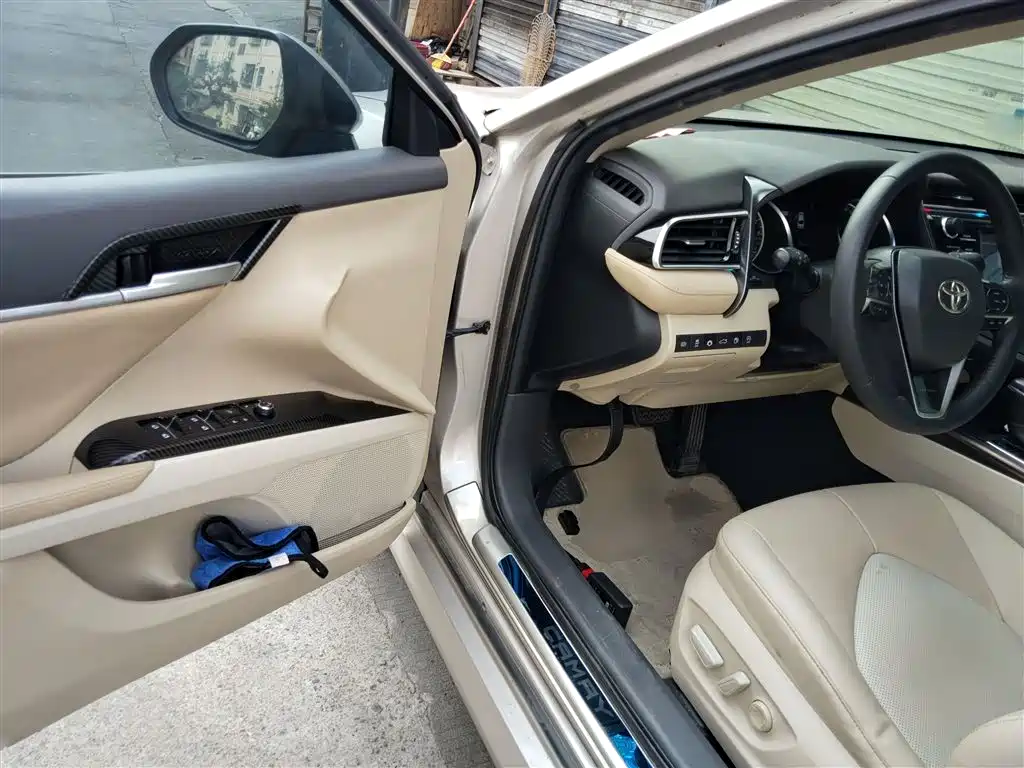 Toyota Camry 2018 2.0G Luxury Edition фото 16