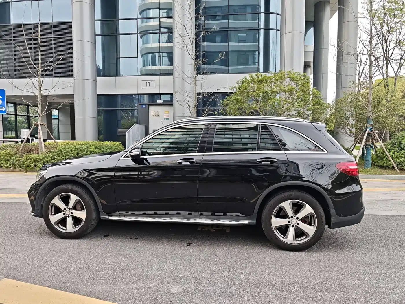 MERCEDES-BENZ GLC