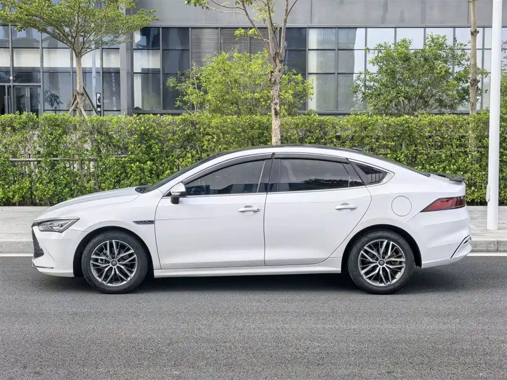 BYD Qin PLUS 2021 DM-i 55KM Flagship фото 21