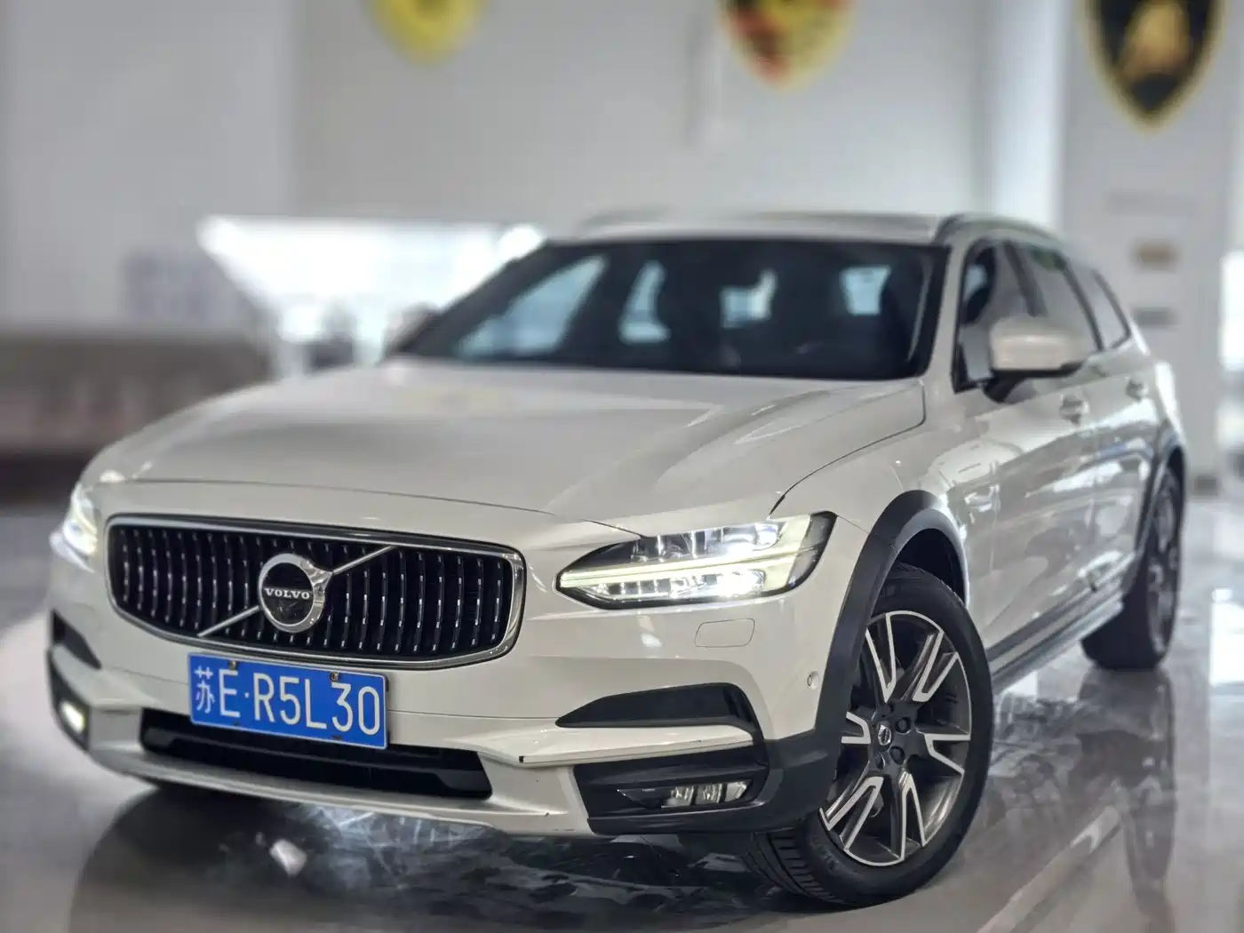 Volvo V90 2018 2017 Cross Country T5 AWD Premium