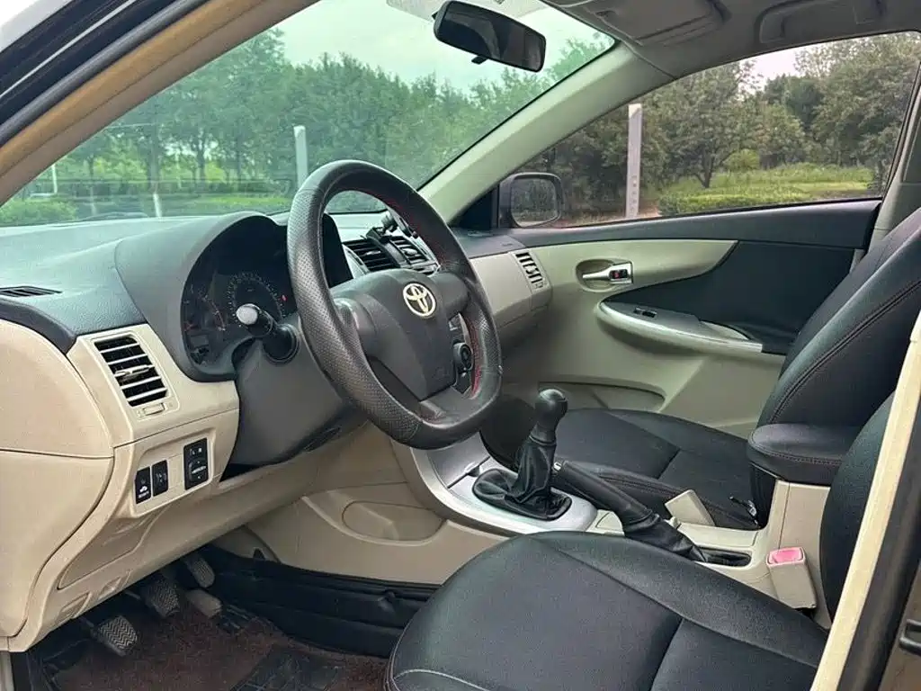 Photo 8 - Toyota Corolla