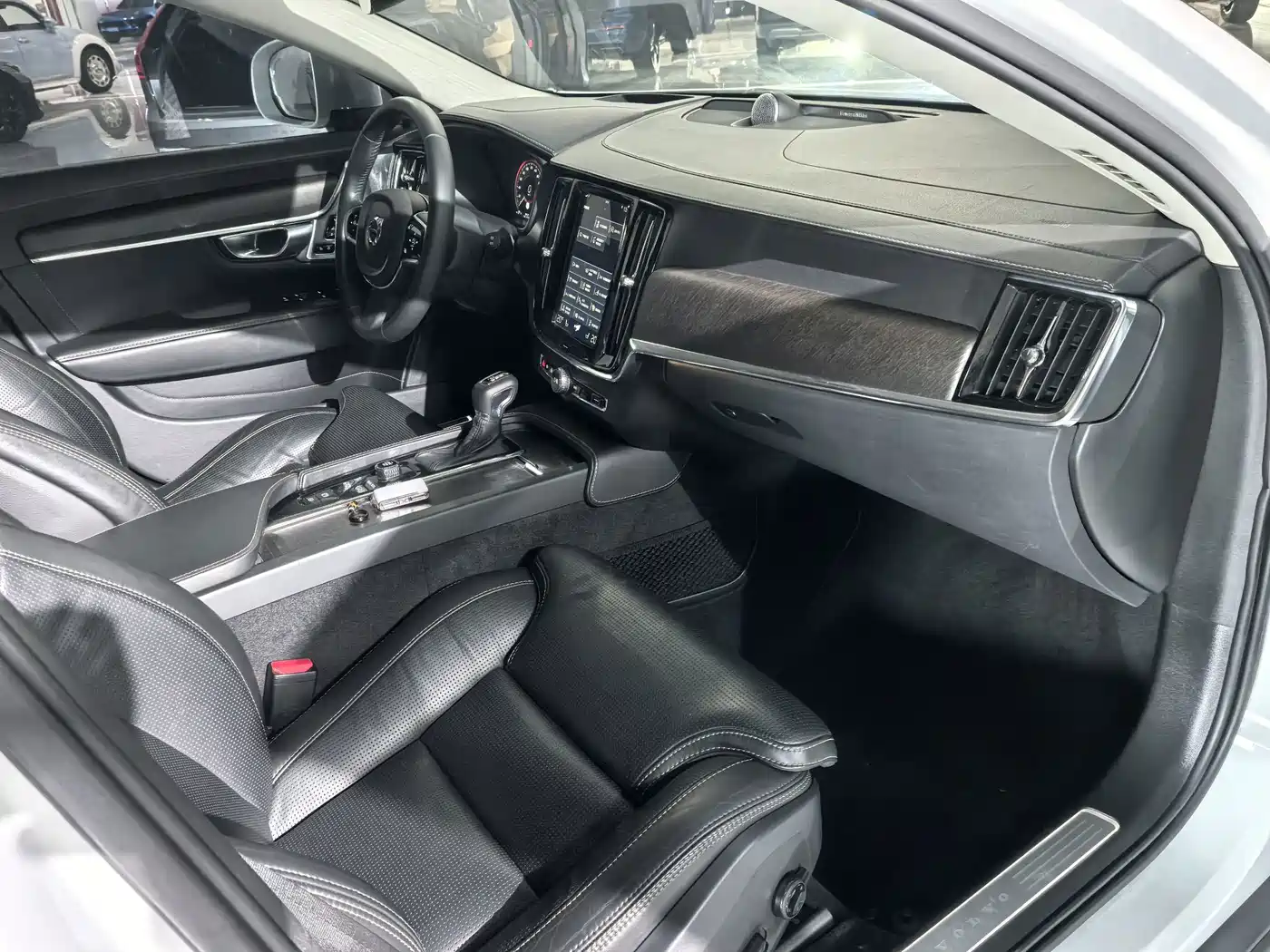 Volvo V90 2018 2017 Cross Country T5 AWD Premium