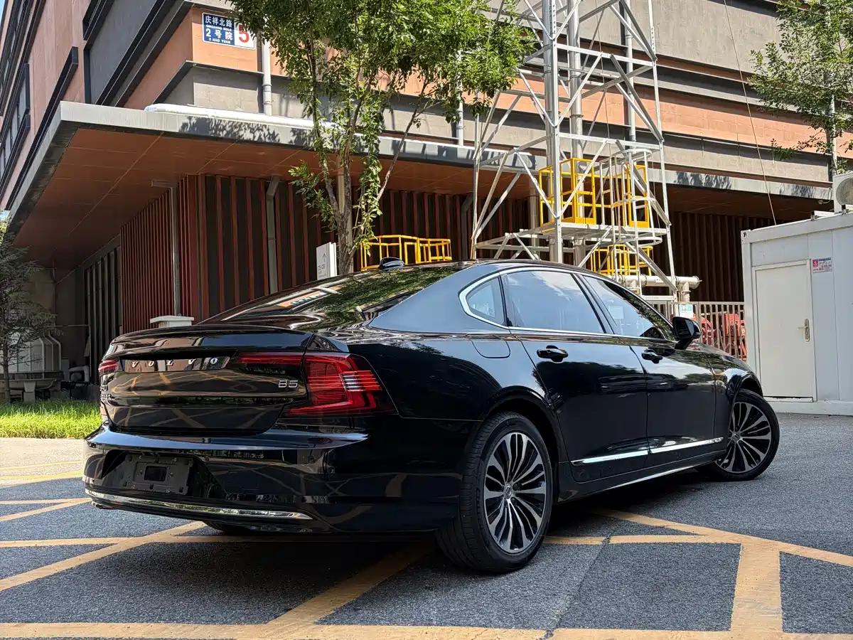 Photo 4 - Volvo S90