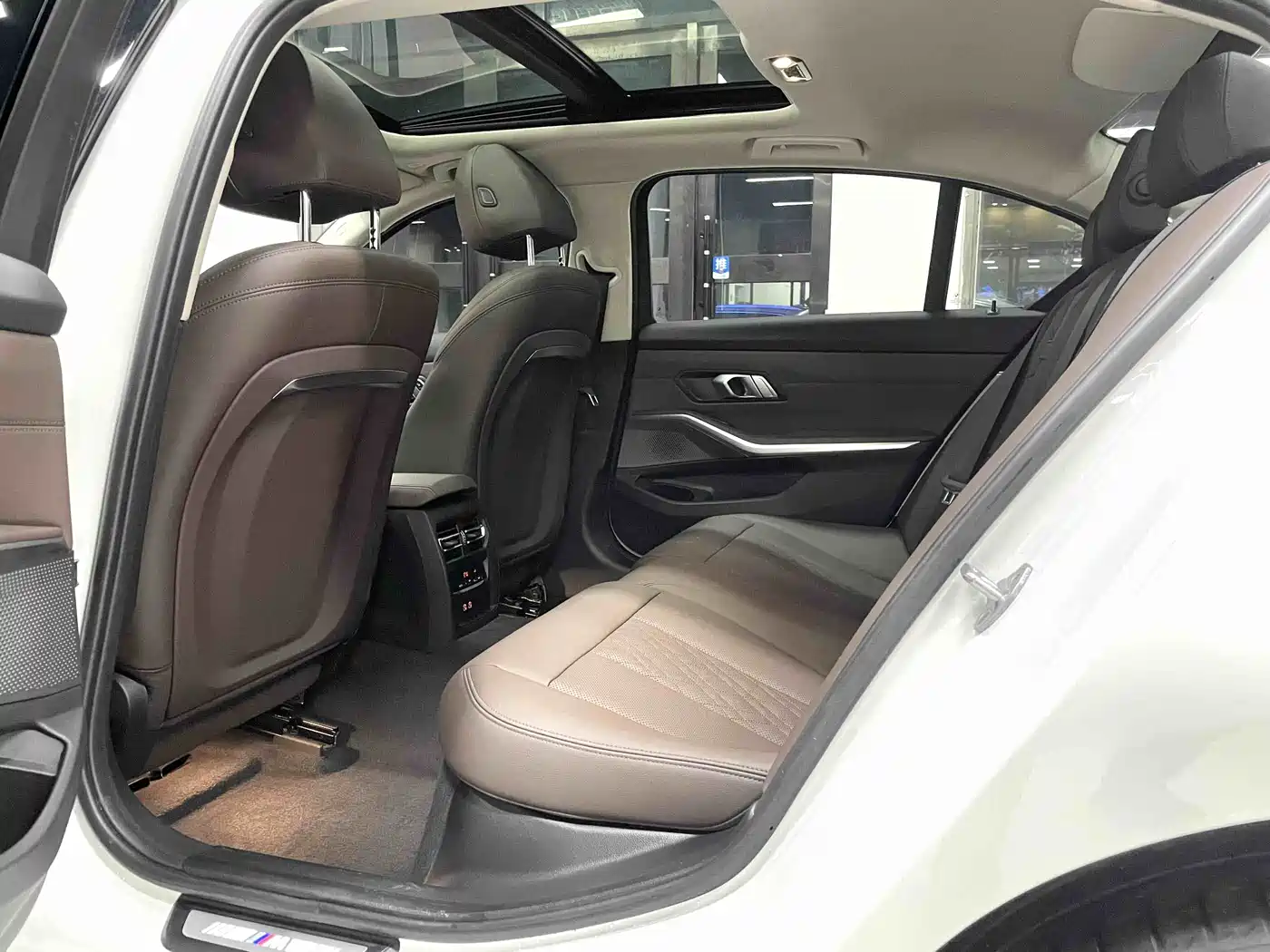 BMW 3 Series 2023 320Li M Sport Package фото 10