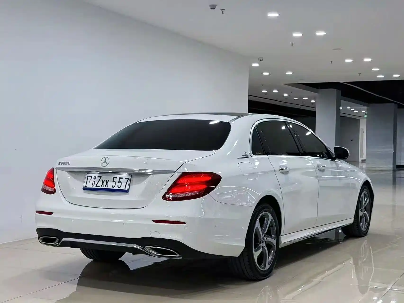 Фото 3 - Mercedes-Benz E-Class